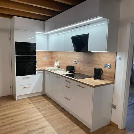 Premium 4 Szobas Erkellyel, Parkoloval شقة بيكيسكسابا